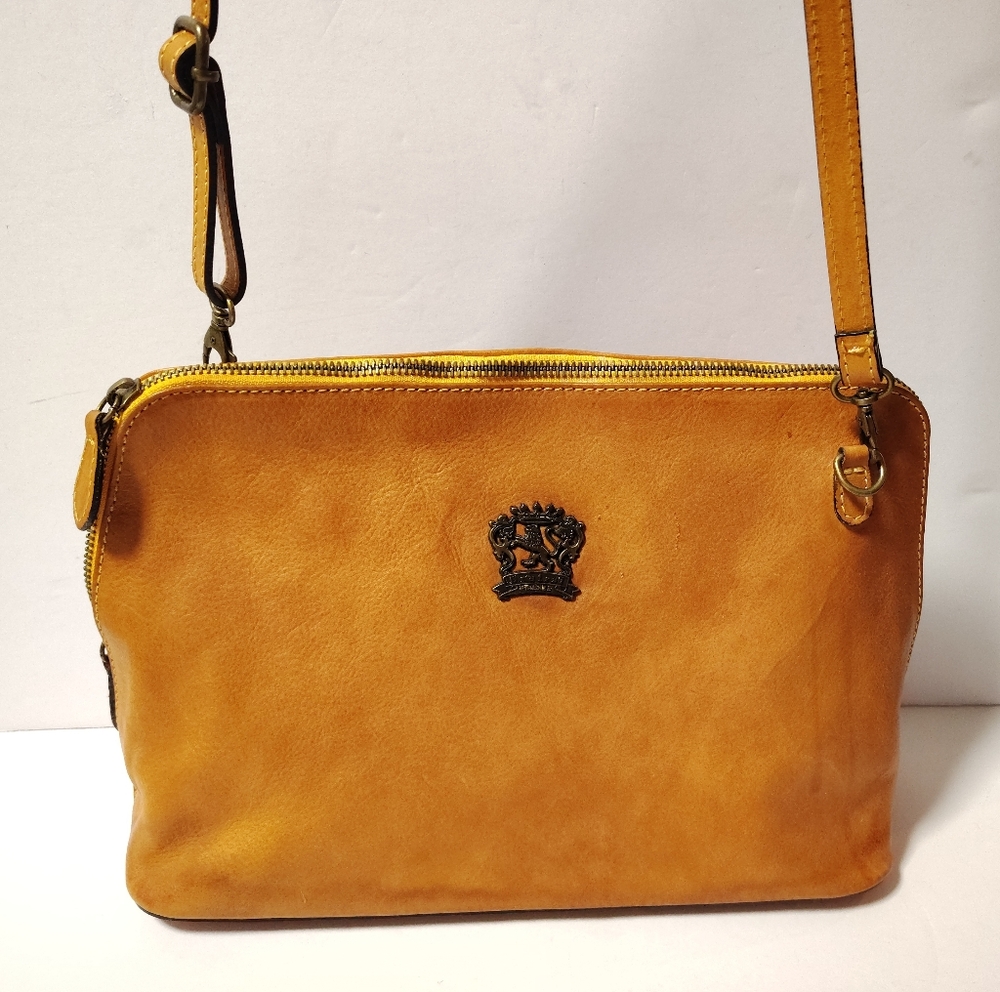 Pratesi Leather purse with Crest Accent